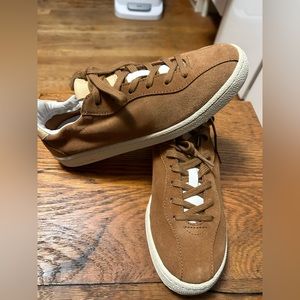 New in box Paul smith suede sneakers tan Wilson size 37 comfortable